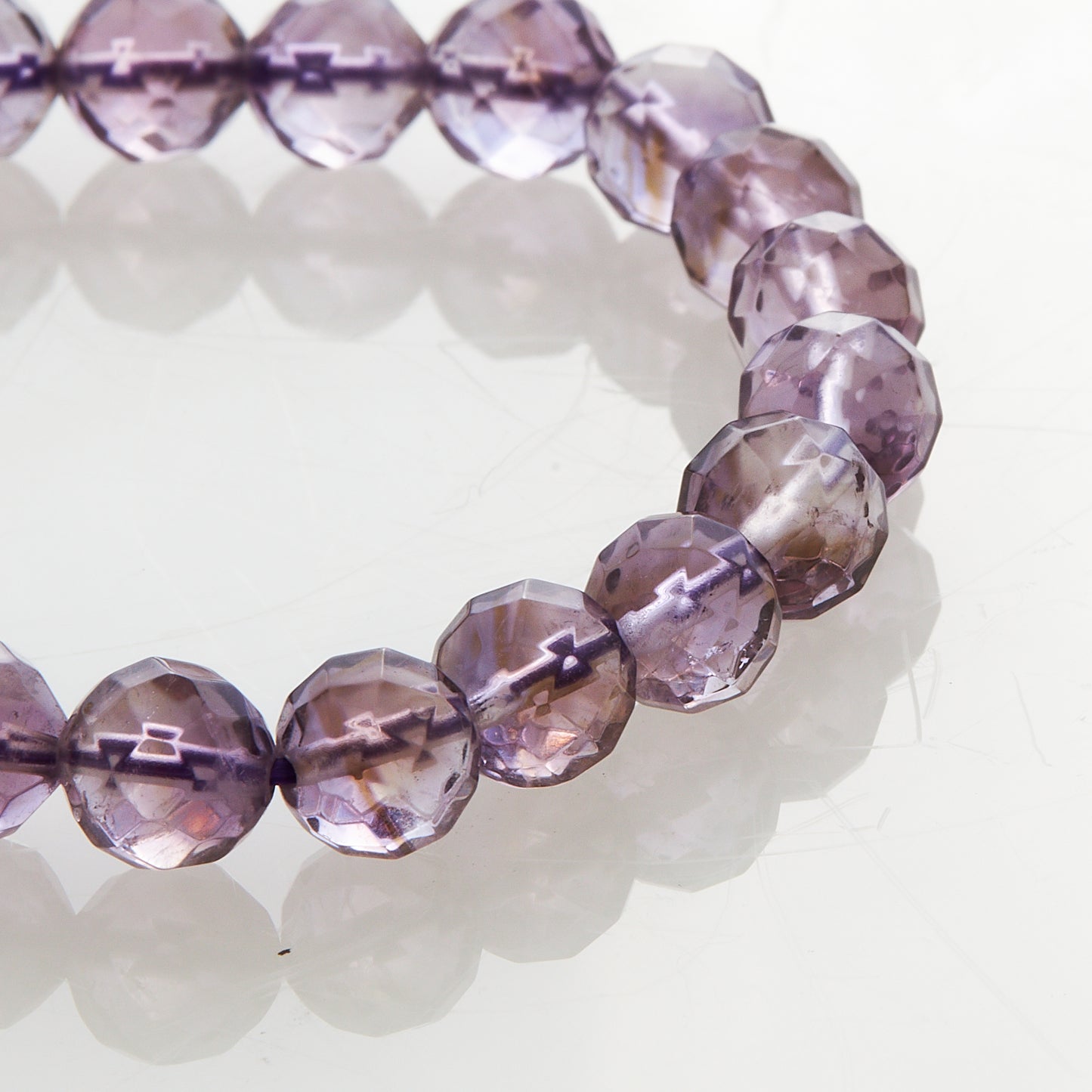 アメジスト|心を静め、安らぎをもたらす“深紫の癒し石”ブレスレット8mm(H0025)