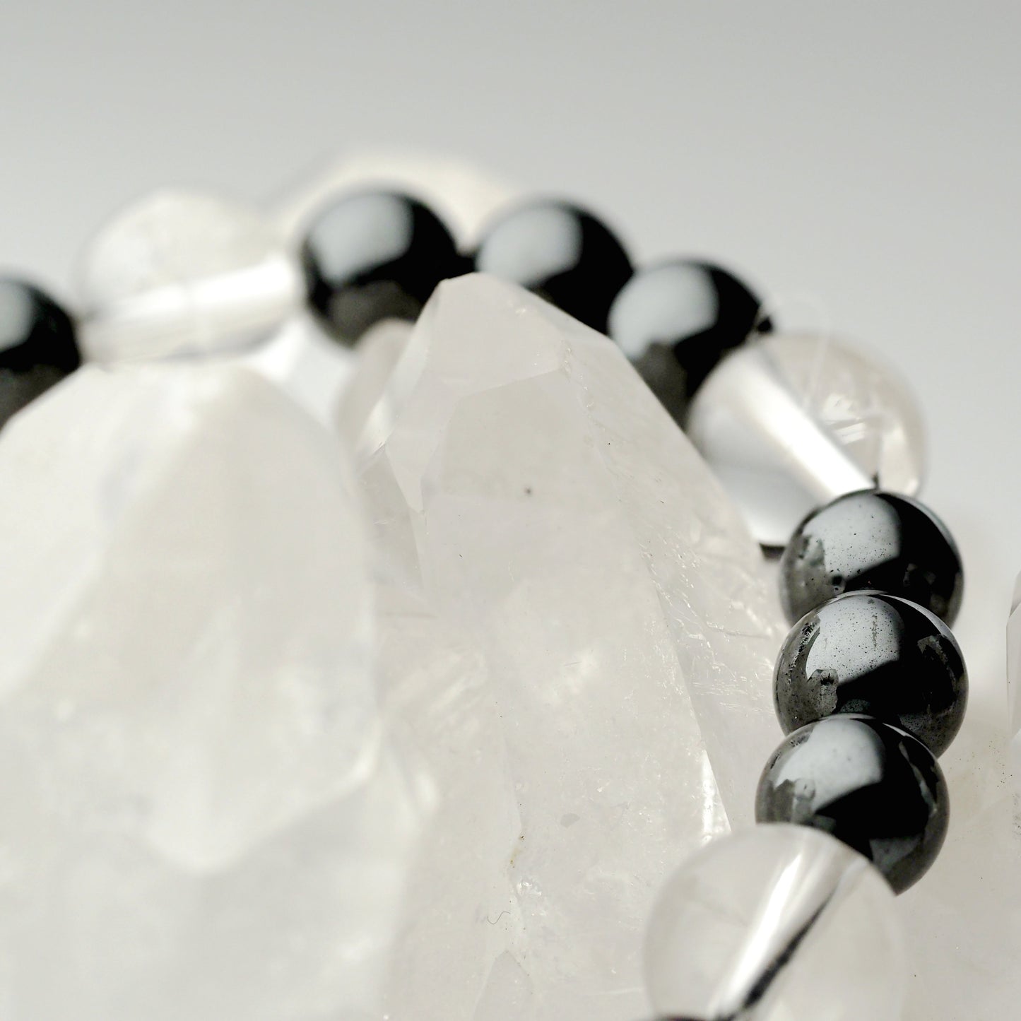 ヘマタイト×水晶｜洗練モノトーンブレスレット6.5mm（H0097）