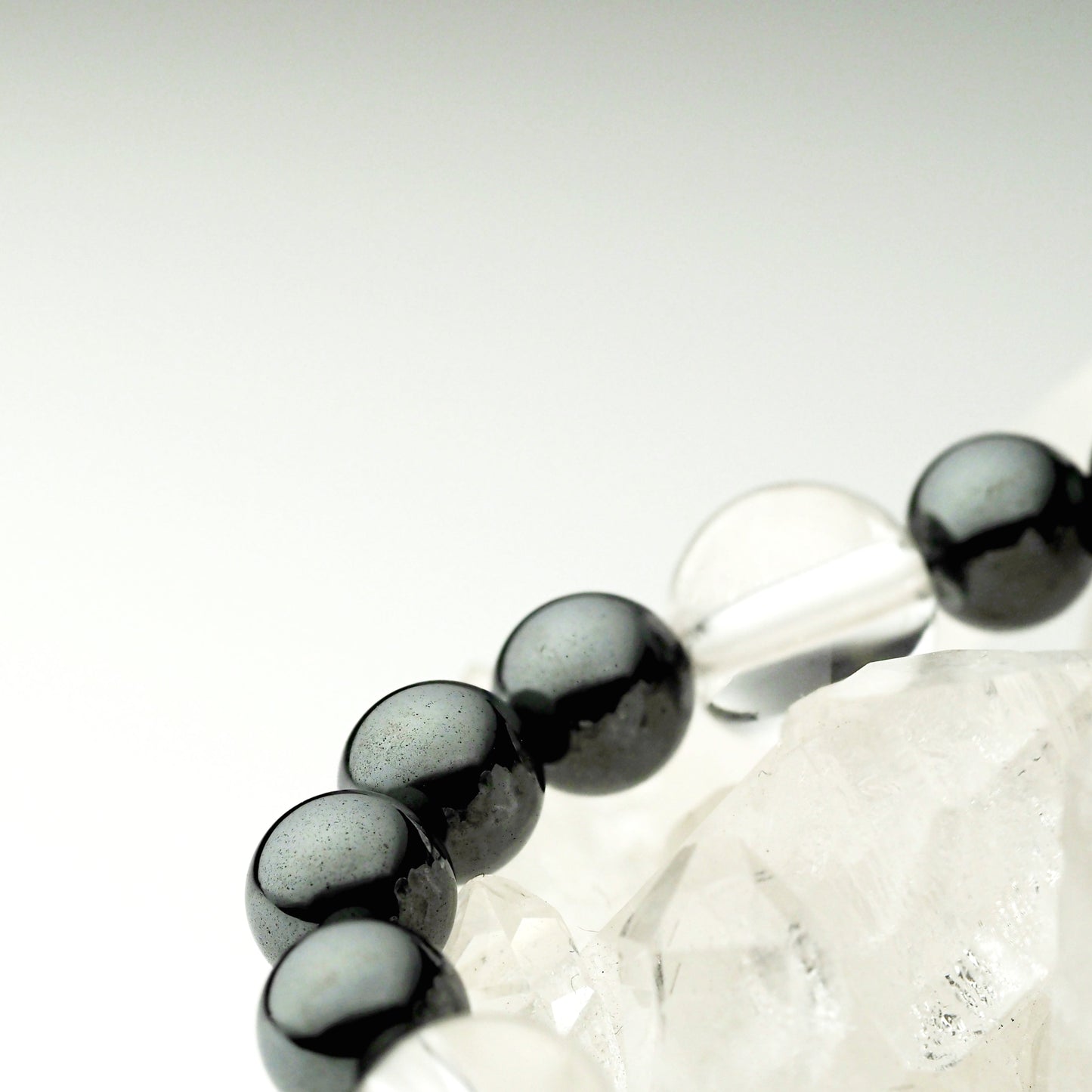 ヘマタイト×水晶｜洗練モノトーンブレスレット6.5mm（H0097）