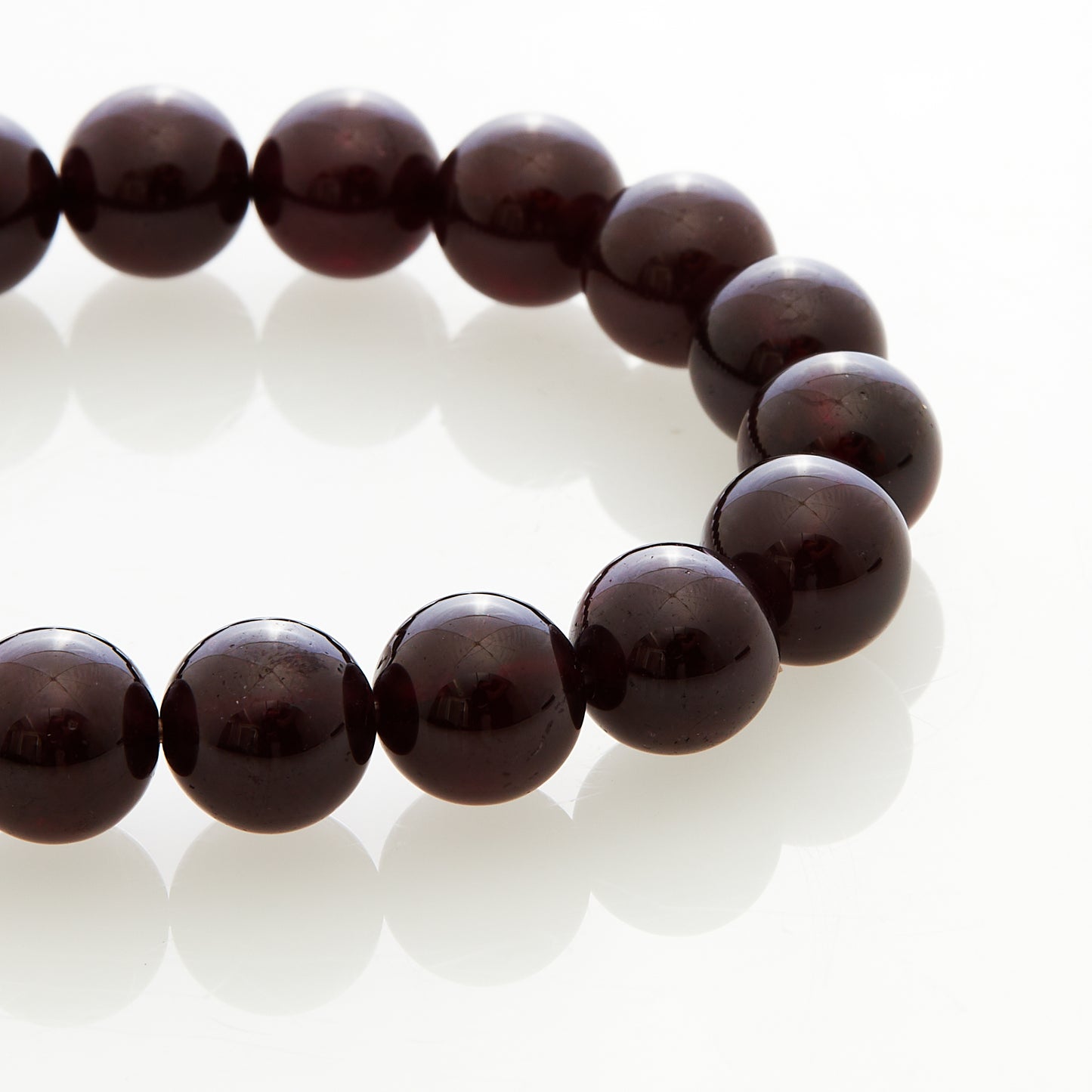 ガーネット｜静かな情熱と生命力を宿す“深紅の輝き”ブレスレット10mm(H0041)